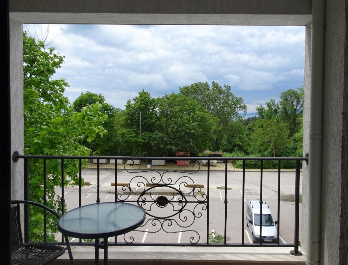 Private Apartments In White Rock Castle Balchik Bagian luar foto