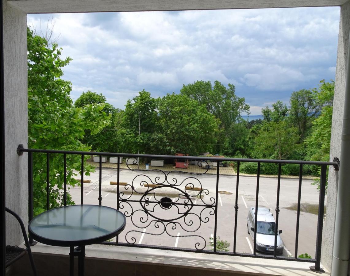 Private Apartments In White Rock Castle Balchik Bagian luar foto