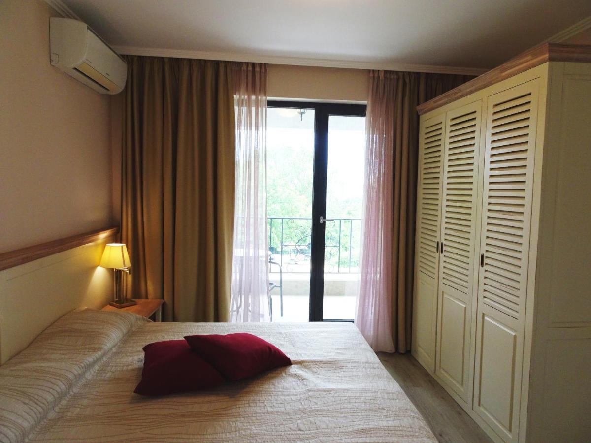 Private Apartments In White Rock Castle Balchik Bagian luar foto