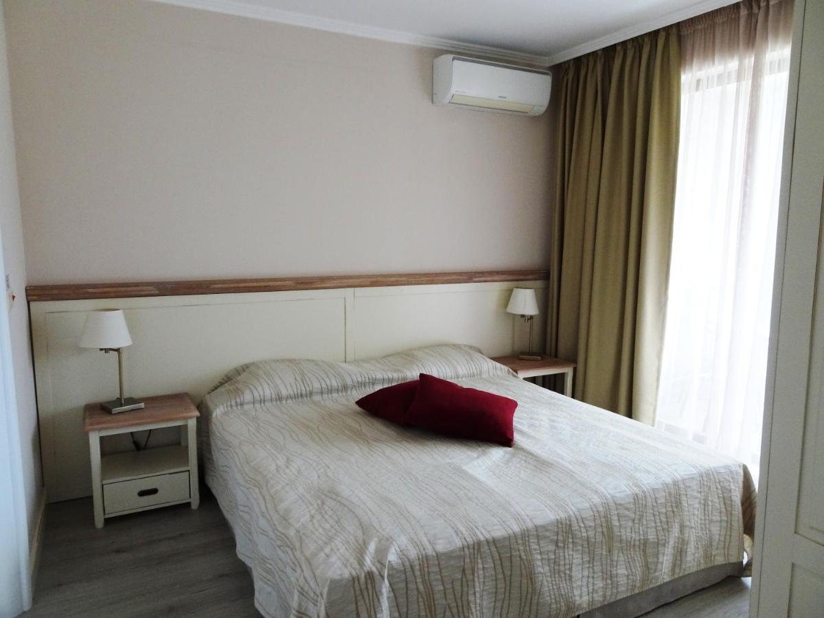 Private Apartments In White Rock Castle Balchik Bagian luar foto