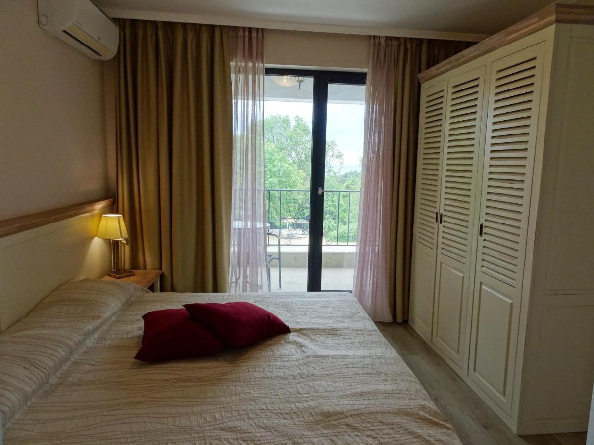 Private Apartments In White Rock Castle Balchik Bagian luar foto
