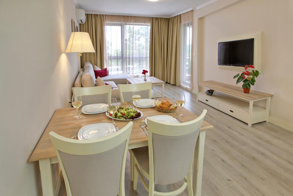 Private Apartments In White Rock Castle Balchik Ruang foto