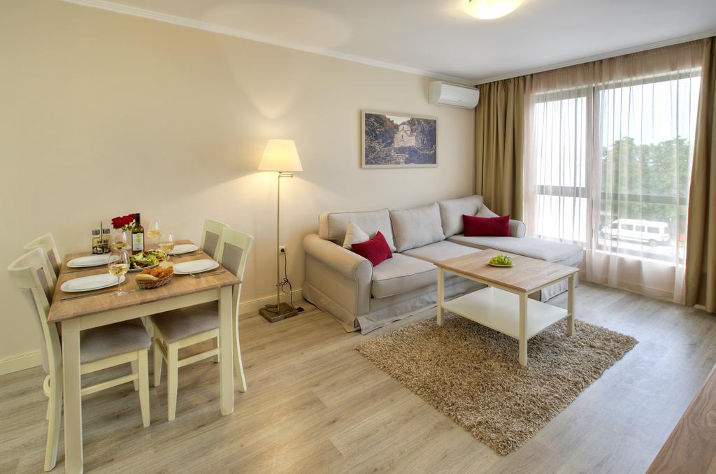 Private Apartments In White Rock Castle Balchik Ruang foto