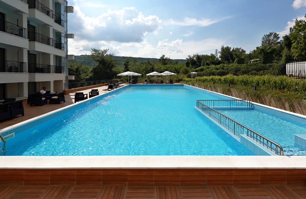 Private Apartments In White Rock Castle Balchik Bagian luar foto